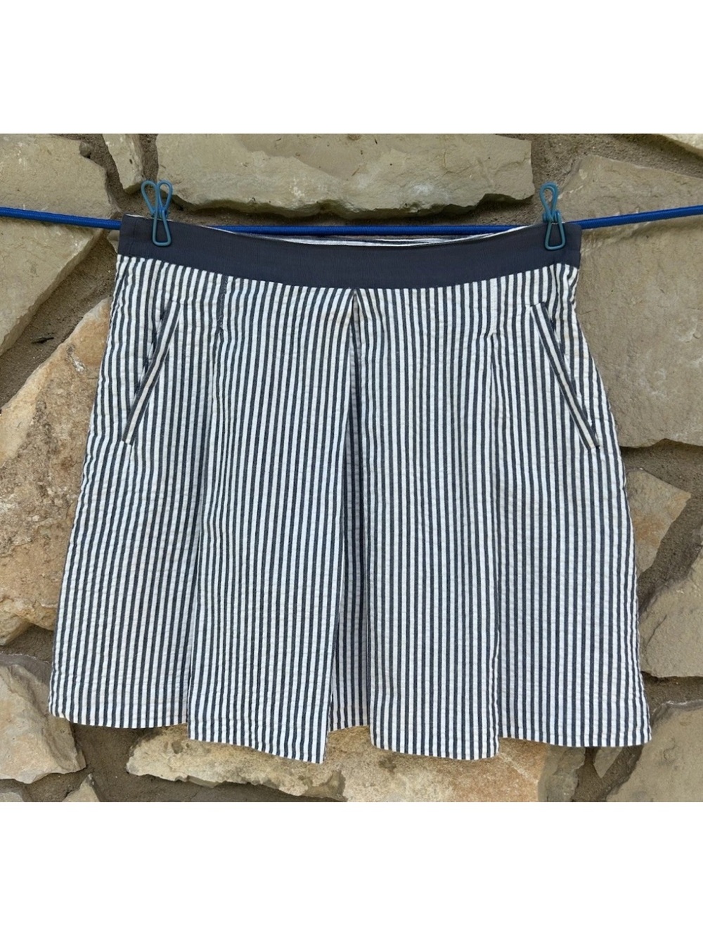 Banana Republic Ticking Skirt 6 Blue White‎ Striped 4th of July Pockets Pleated